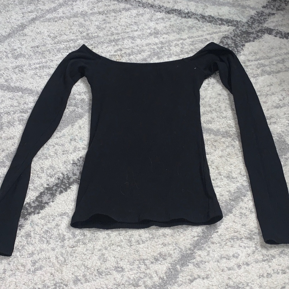 Black shoulder long sleeve